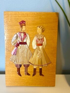 Vintage Polish Straw Art Wall Plaque 
Folk Couple Raised Wood 6”